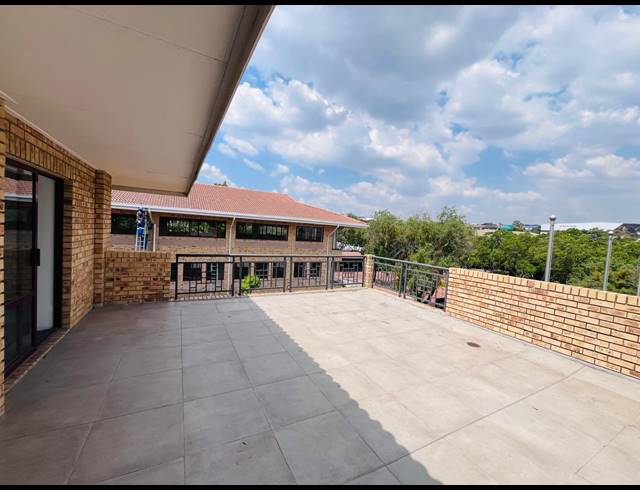 1,460M² OFFICE TO LET IN VORNA VALLEY